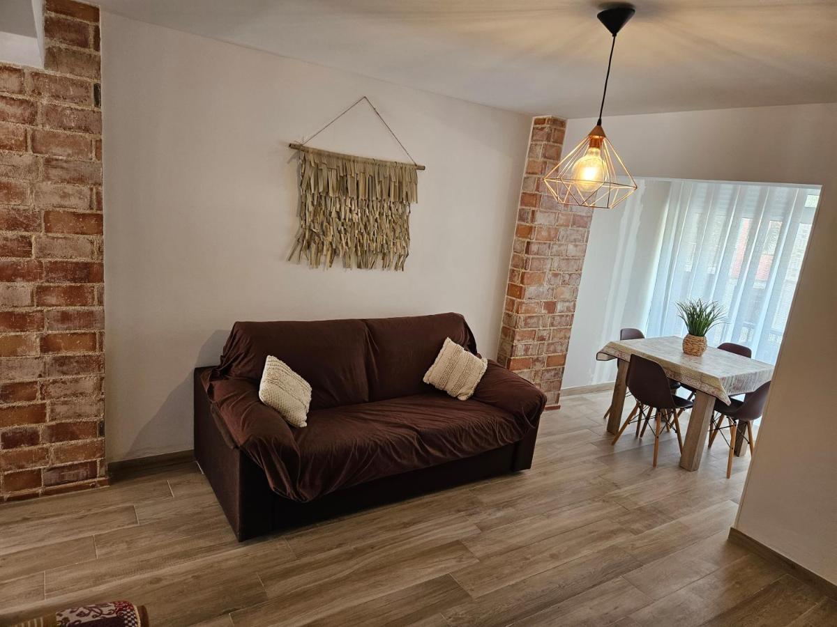 "Corner Of Happiness" Apartment กูลเญรา ภายนอก รูปภาพ