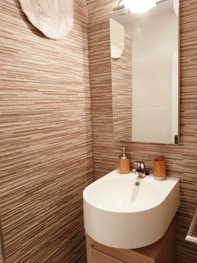 "Corner Of Happiness" Apartment กูลเญรา ภายนอก รูปภาพ