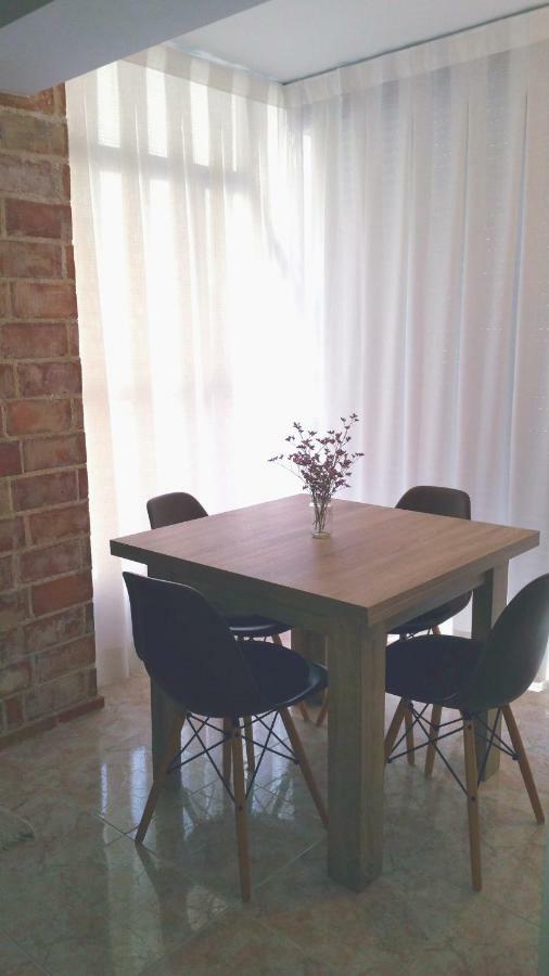 "Corner Of Happiness" Apartment กูลเญรา ภายนอก รูปภาพ